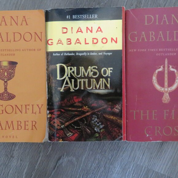 3 Outlander Books Dragonfly Drums of Autumn Fiery Cross Diana Gabaldon (Y31) - Picture 1 of 3